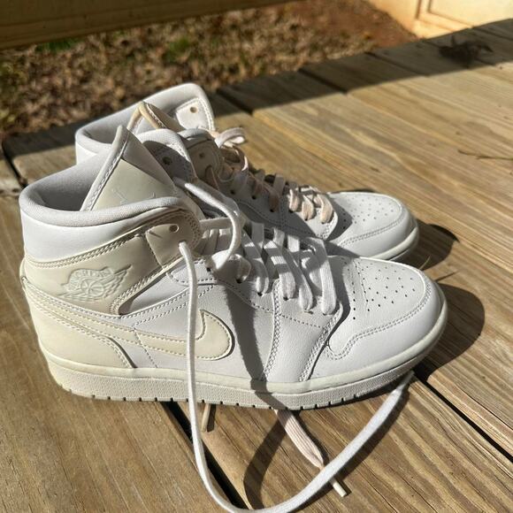 Air Jordan 1 Mid Triple White Women's 7.5 - Picture 5 of 8